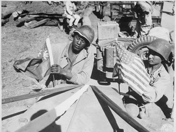 A U.S. soldier and a Chinese soldier during World War II